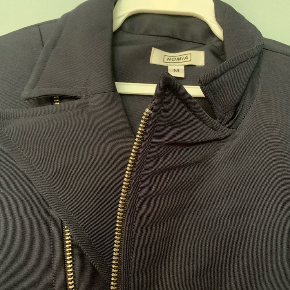 NOMIA: Vest - Picture 3 of 4